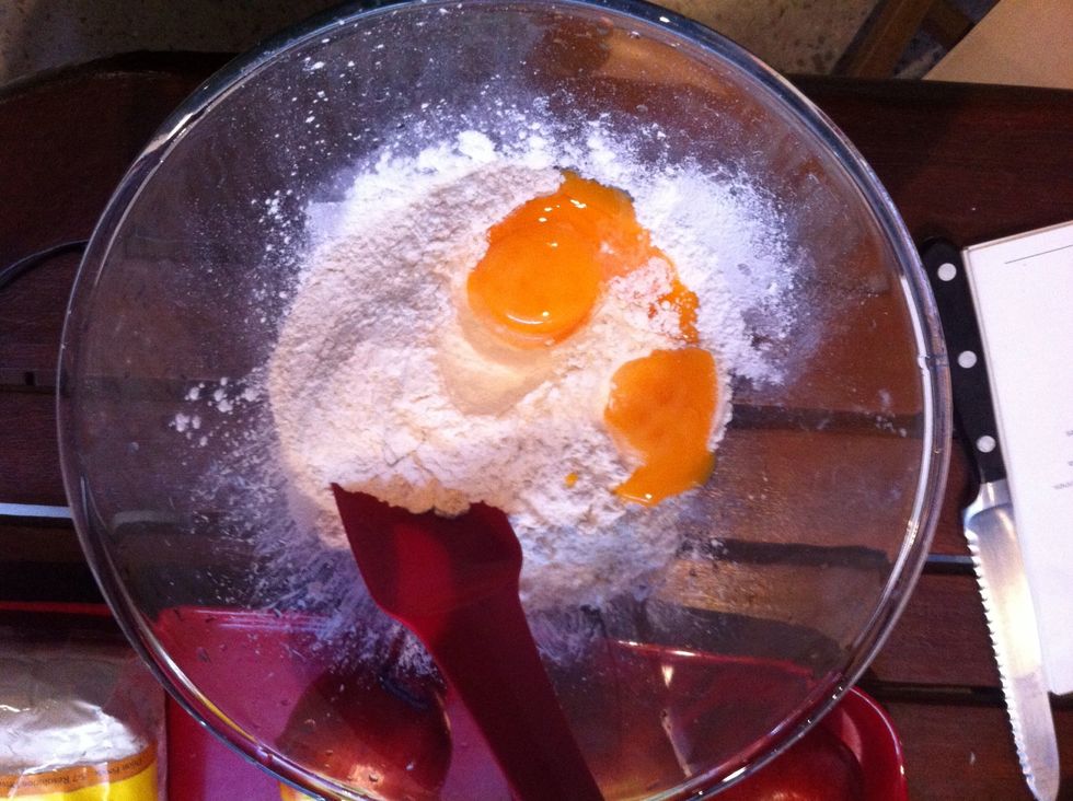 Mix the sugar, eggs yolk, flours and butter all together