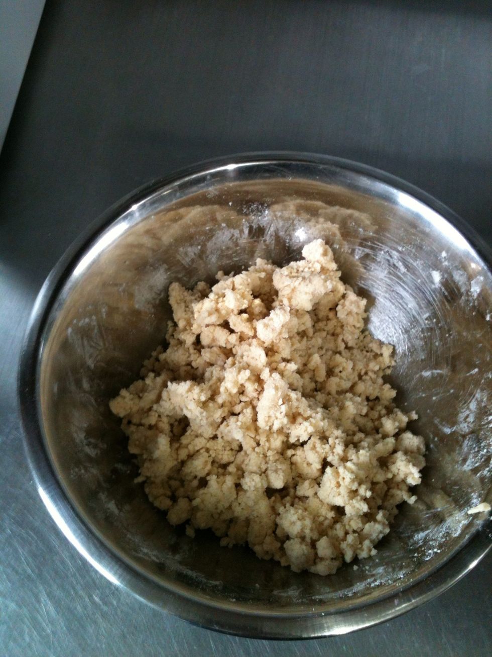 Mix the sugar, flour and butter until you get a sandy mix.