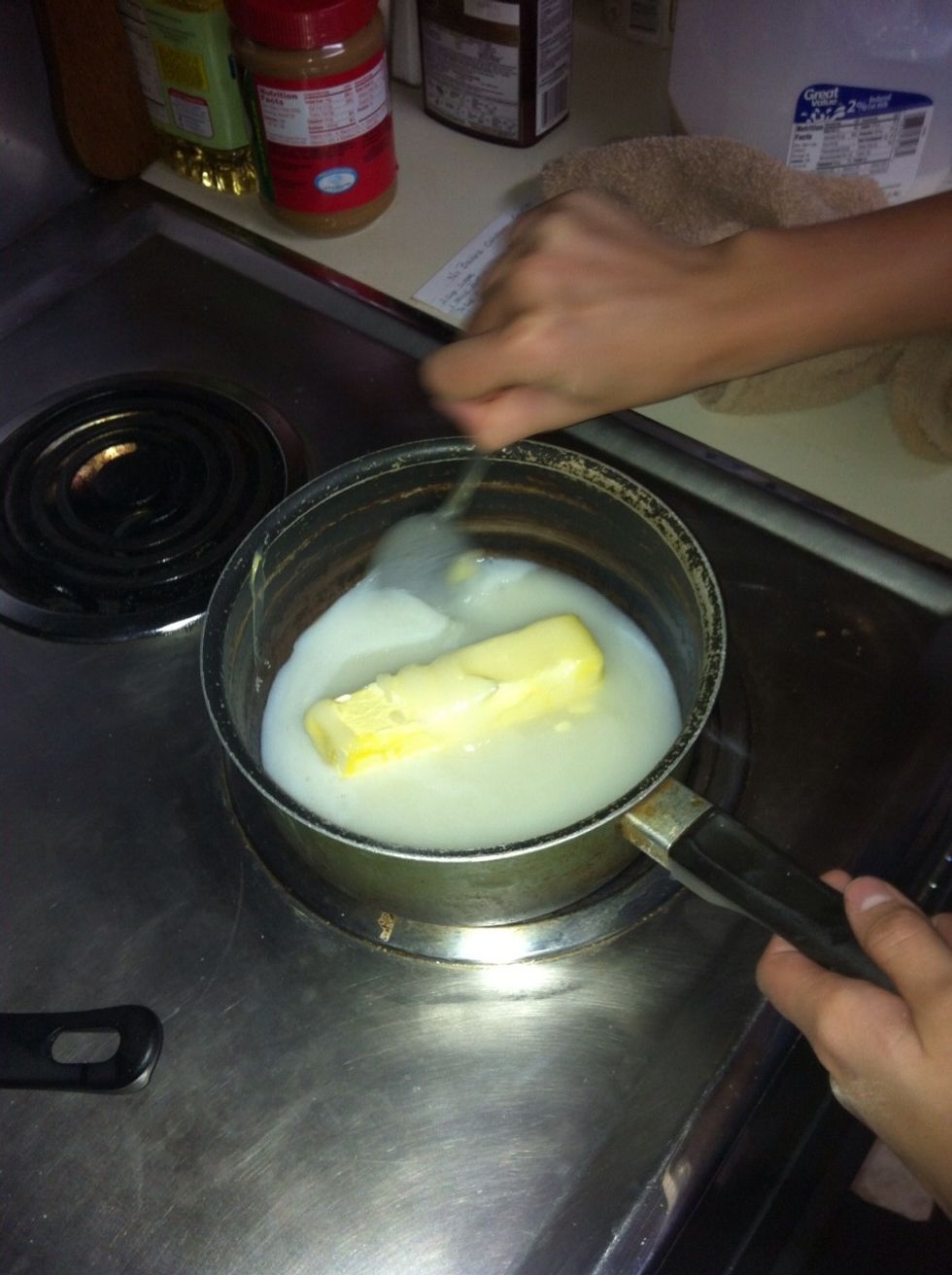 Mix the sugar, milk and butter together.