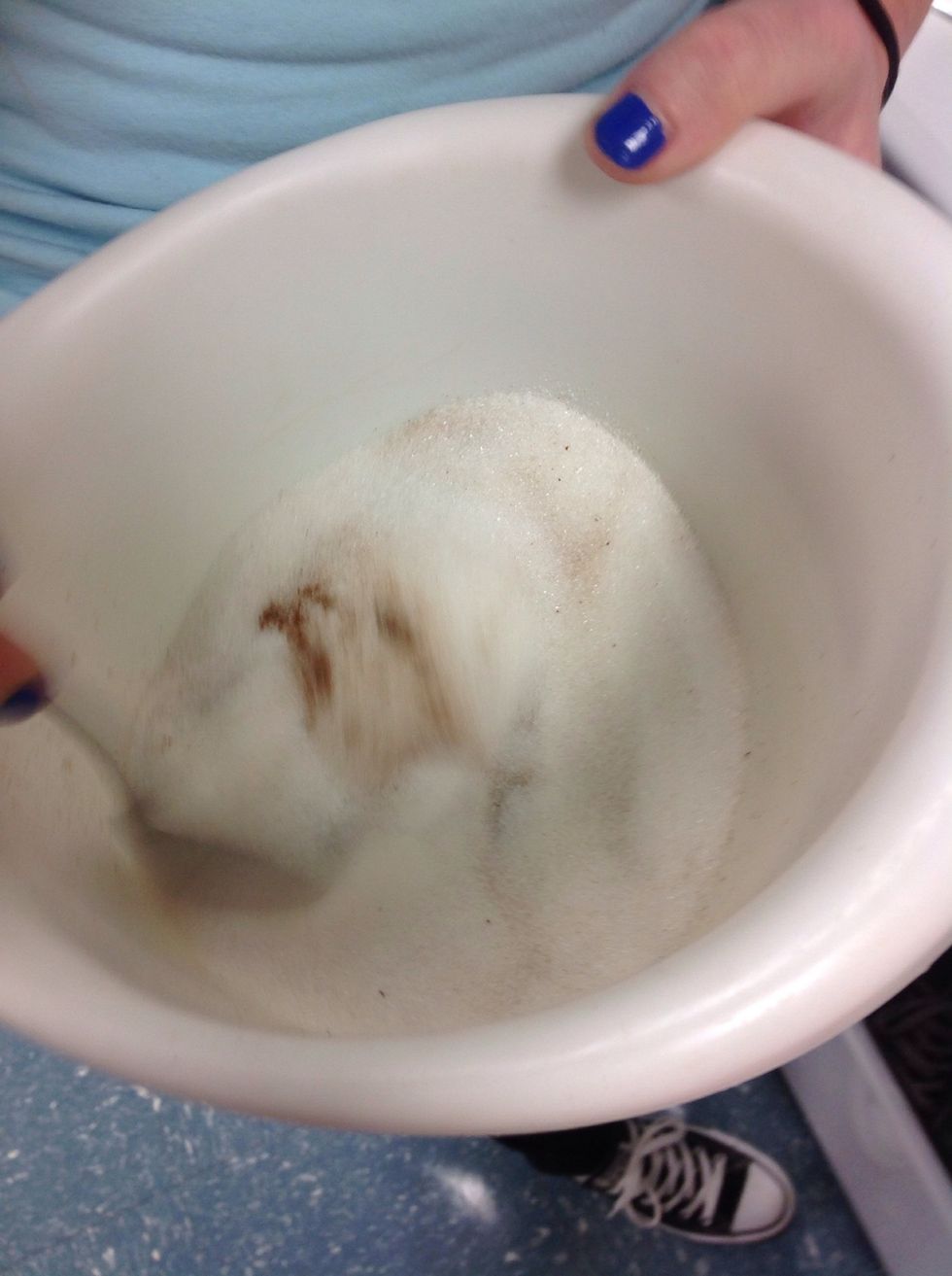 Mix the sugar, salt and pumpkin spice (dry ingredients) in a bowl until it's a light brown color