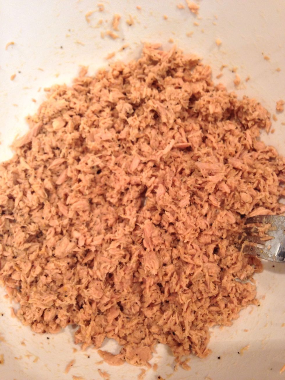 Mix the tuna around so that the juice and seasoning is evenly distributed
