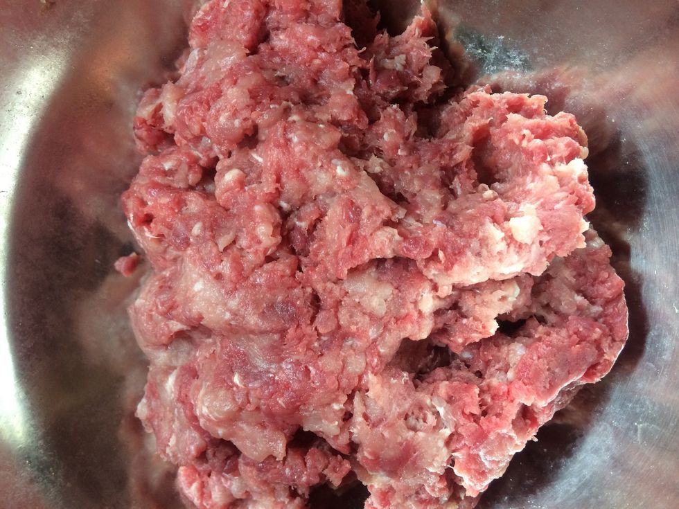 Mix the two kinds of meat