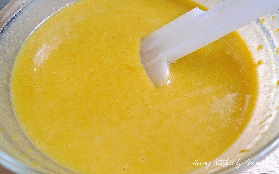 Mix the WET ingredients until you get a smooth batter.