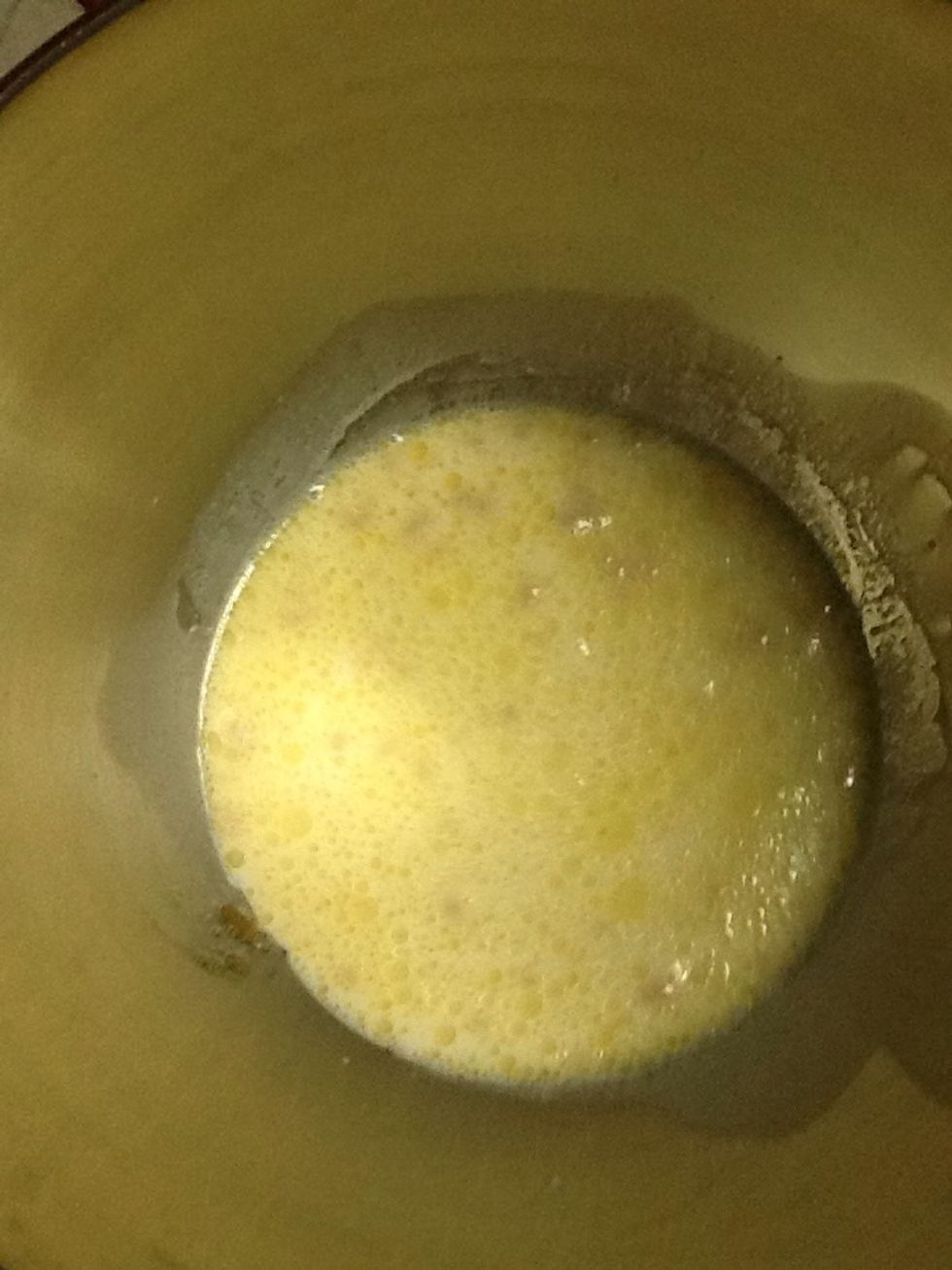 Mix the yeast into the big bowl.
