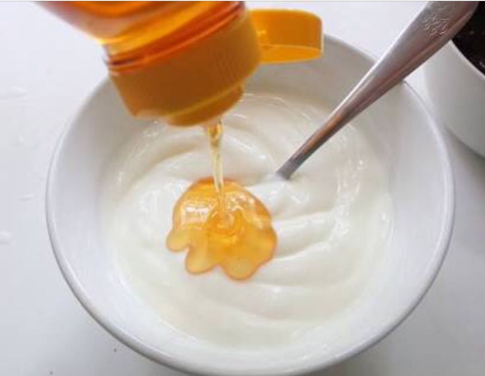Mix the yogurt and honey together