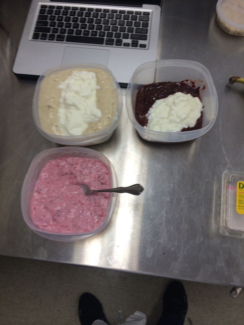Mix the yogurt, blended bananas, and sugar mixture together.