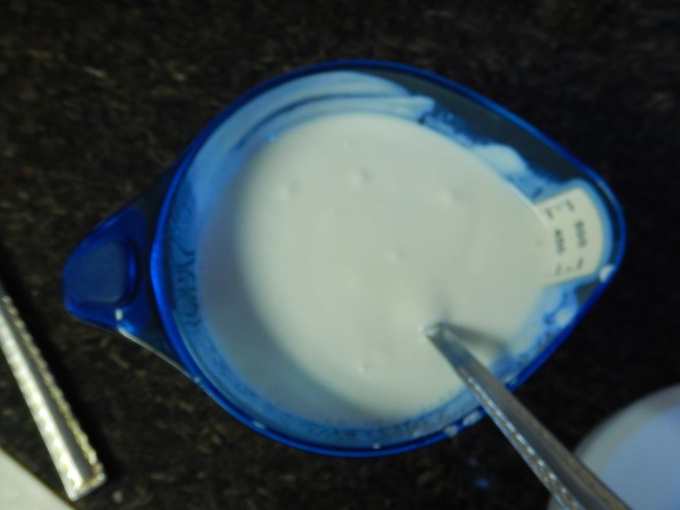 Mix the yogurt, sour cream and buttermilk in a measuring cup and add more buttermilk if it ends to be less than 300mL. I usually just eyeball the recipe so no need to be too exact :D