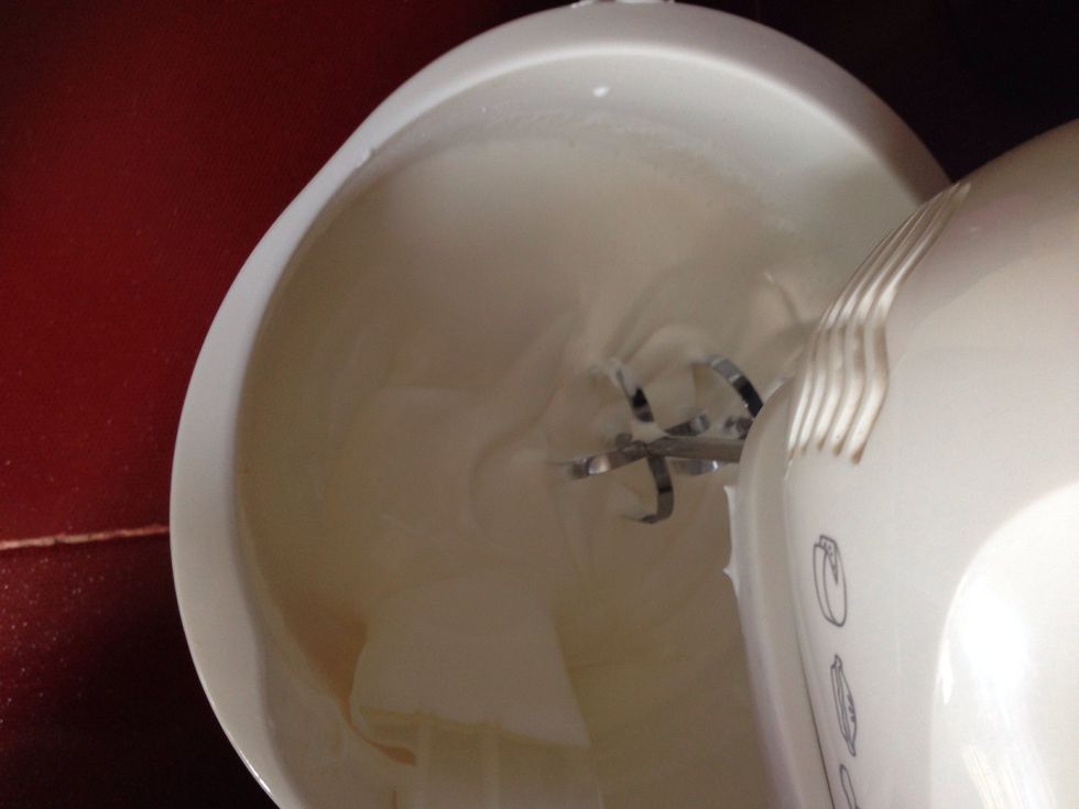 Mix them thoroughly until smooth and creamy, if u want it to be vanilla flavoured, stop here and put em in the fridge, freeze for at least 8 hours!