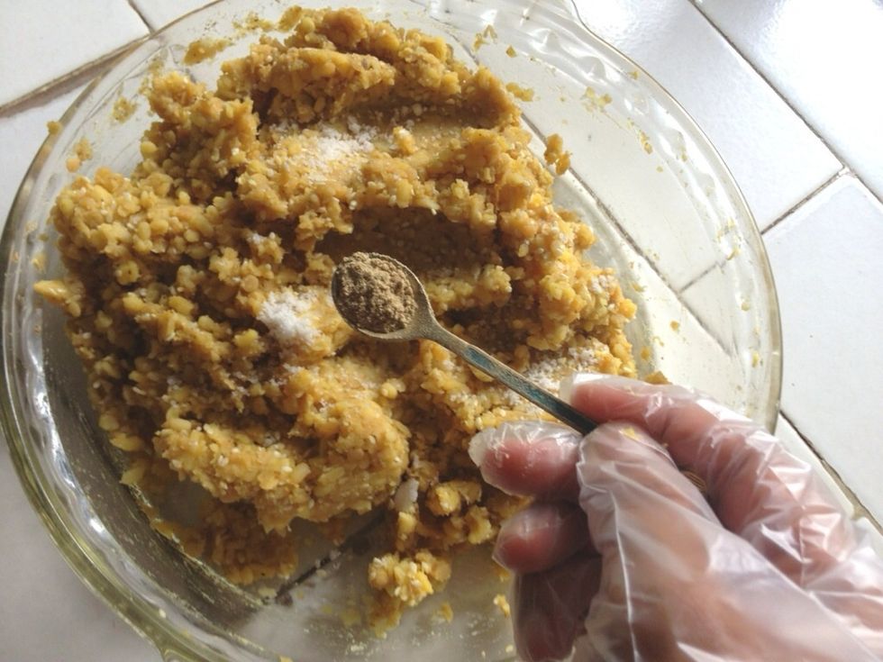 Mix them up and taste. Add in salt and white pepper. Adjust the saltiness, every tastebud i different