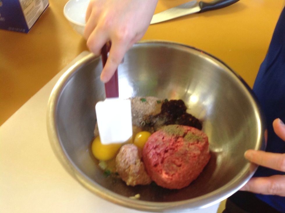 Mix thoroughly, you can use a rubber scrapper or your hands for this part.