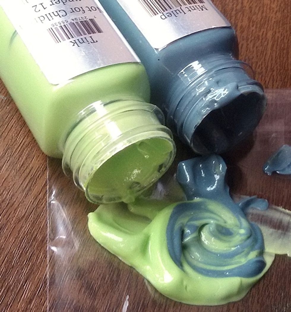 Mix Tink and Mint Julep.