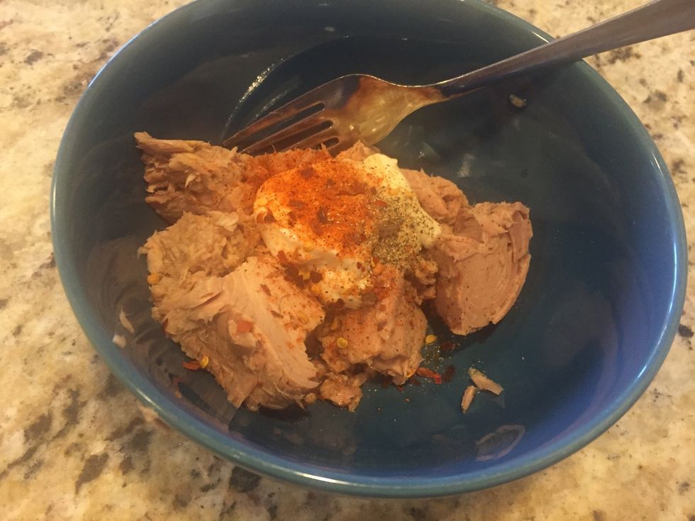 Mix together tuna, low-fat mayo, seasoning salt, pepper, and I added a lil' bit of chilli flakes.\ud83d\udc1f
