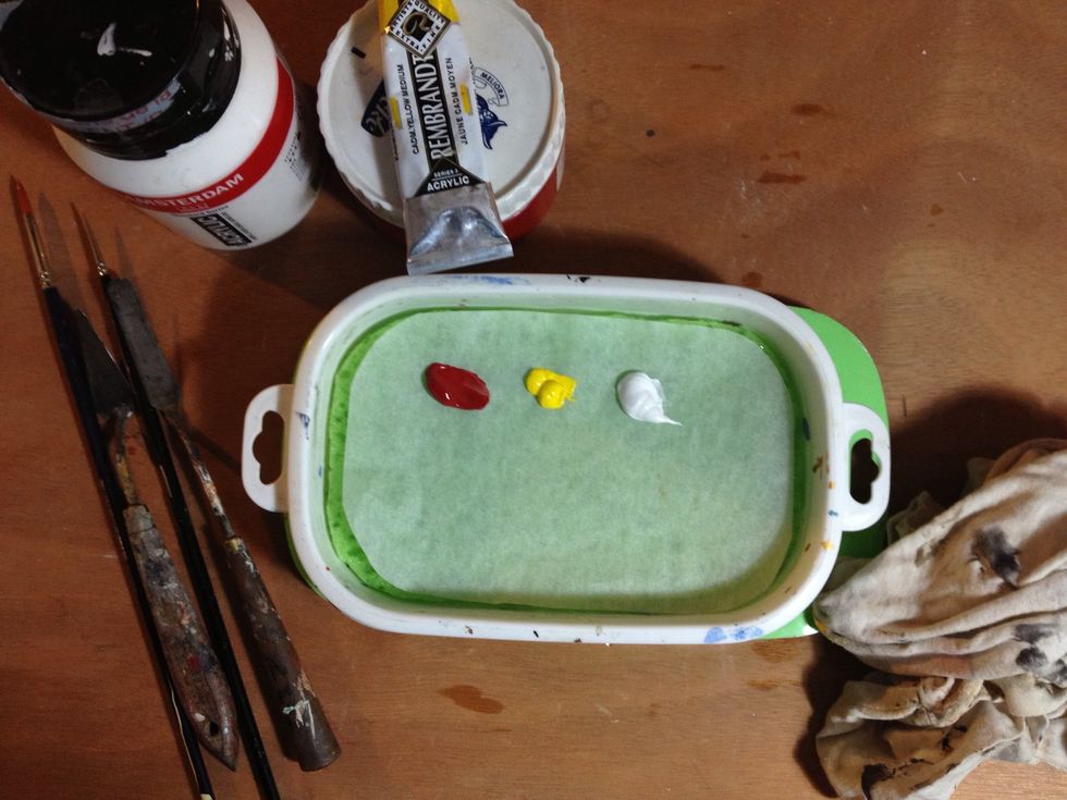 Mix up your colours on your normal palette (I use an old sheet of glass) and scoop them into the stay-wet container with a palette knife.