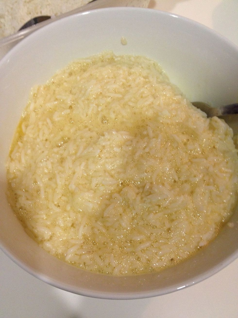 Mix well and put aside. I prefer this method as you will have each rice coated with egg and will give u the golden fried rice effect.