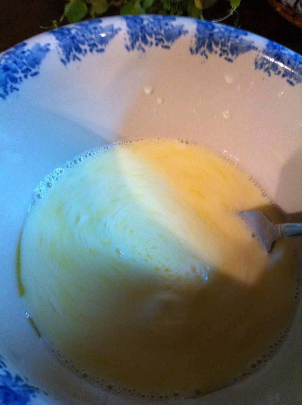 Mix well with the egg and oil.