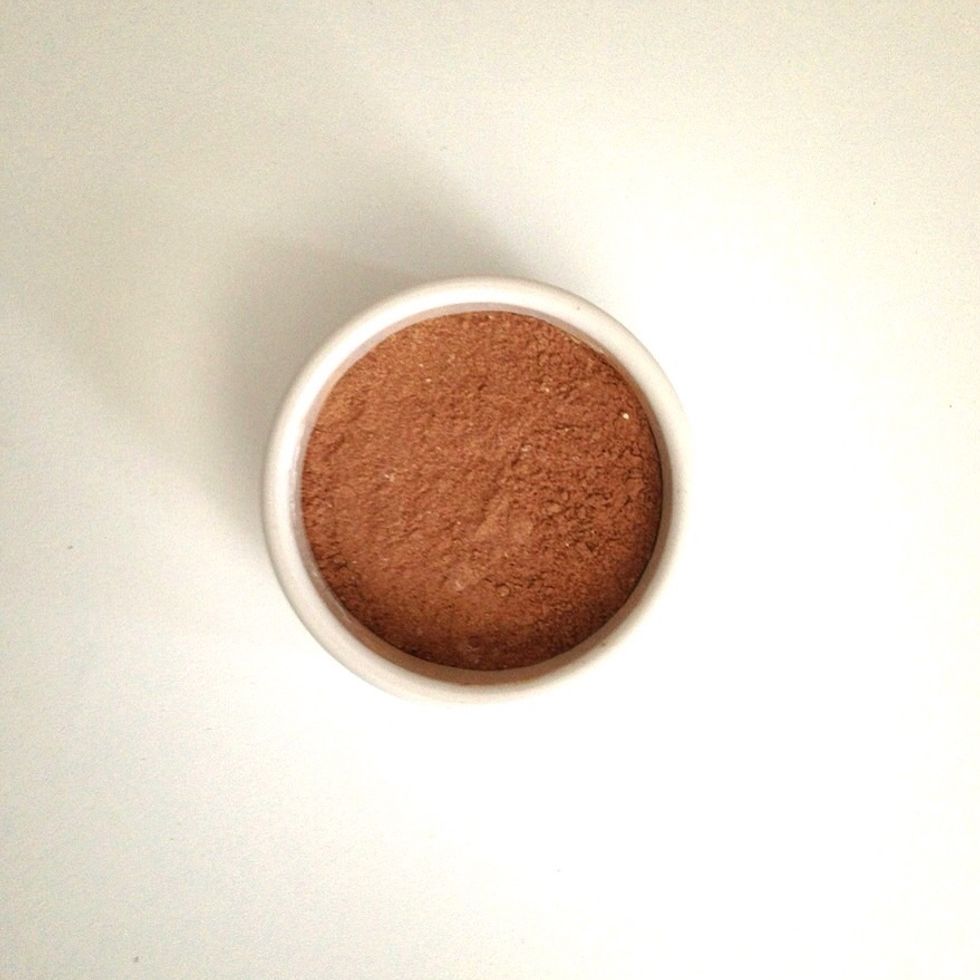 Mix well. You can add more corn starch if its too dark or cinnamon and cocoa powder to make it darker depending on your skin tone.