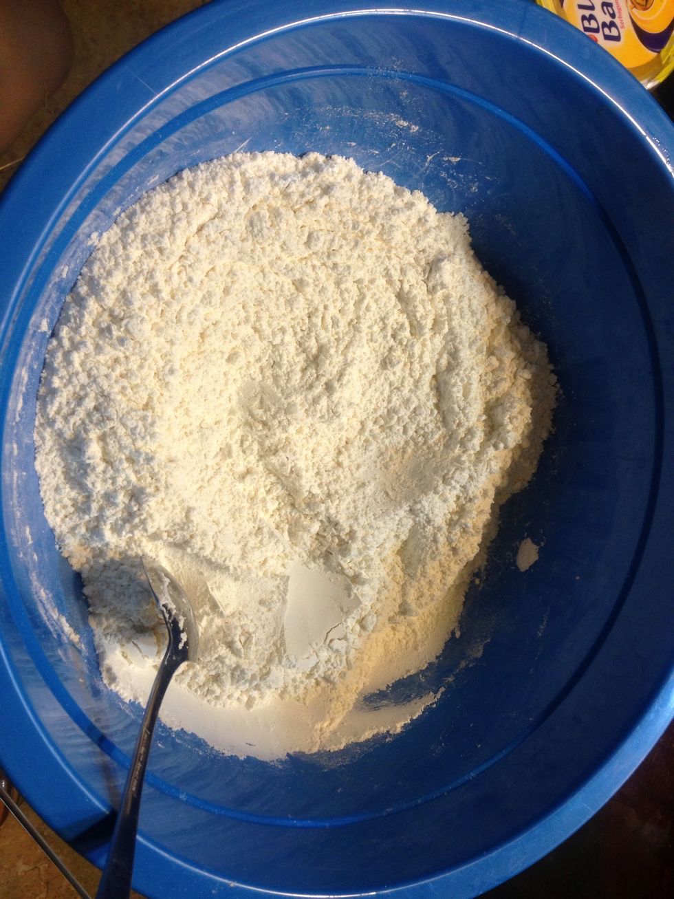Mix wheat flour, starch, salt together, baking powder..