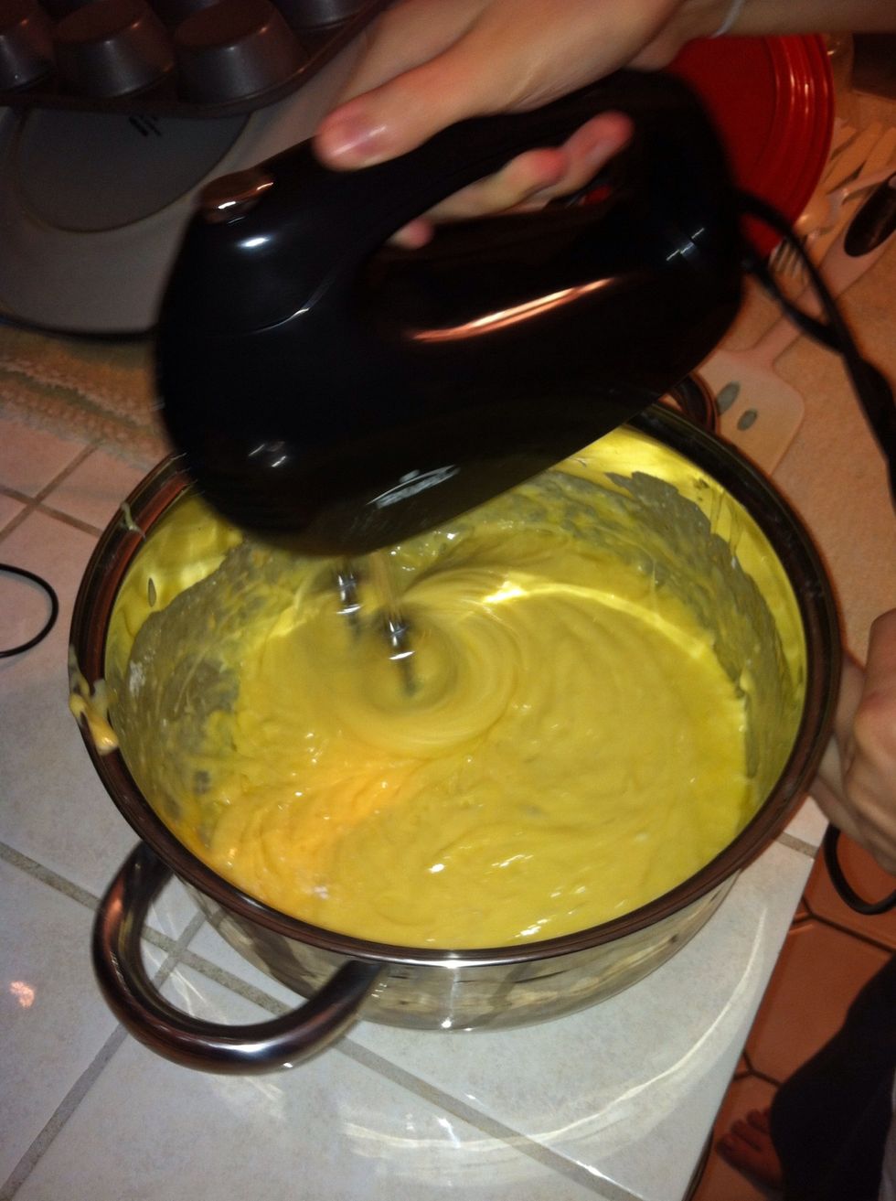 Mix with a mixer on low speed for 30 seconds then on medium speed for 2 minutes