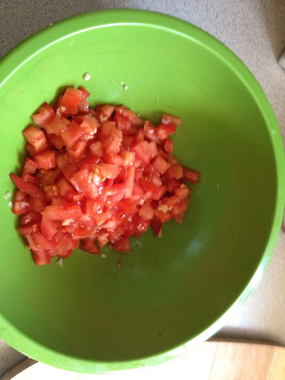 Mix with cut garlic and squeeze some lemon juice over it.