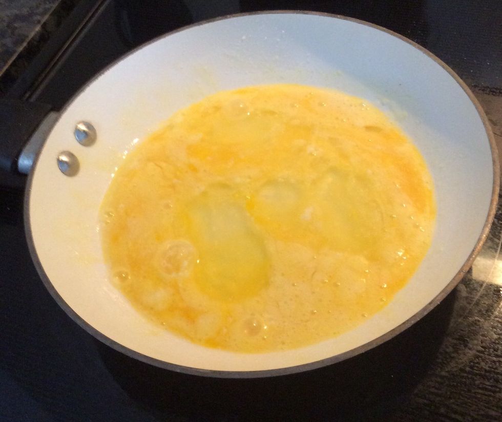 Mix with the wooden spoon allow to cook for two to five minutes