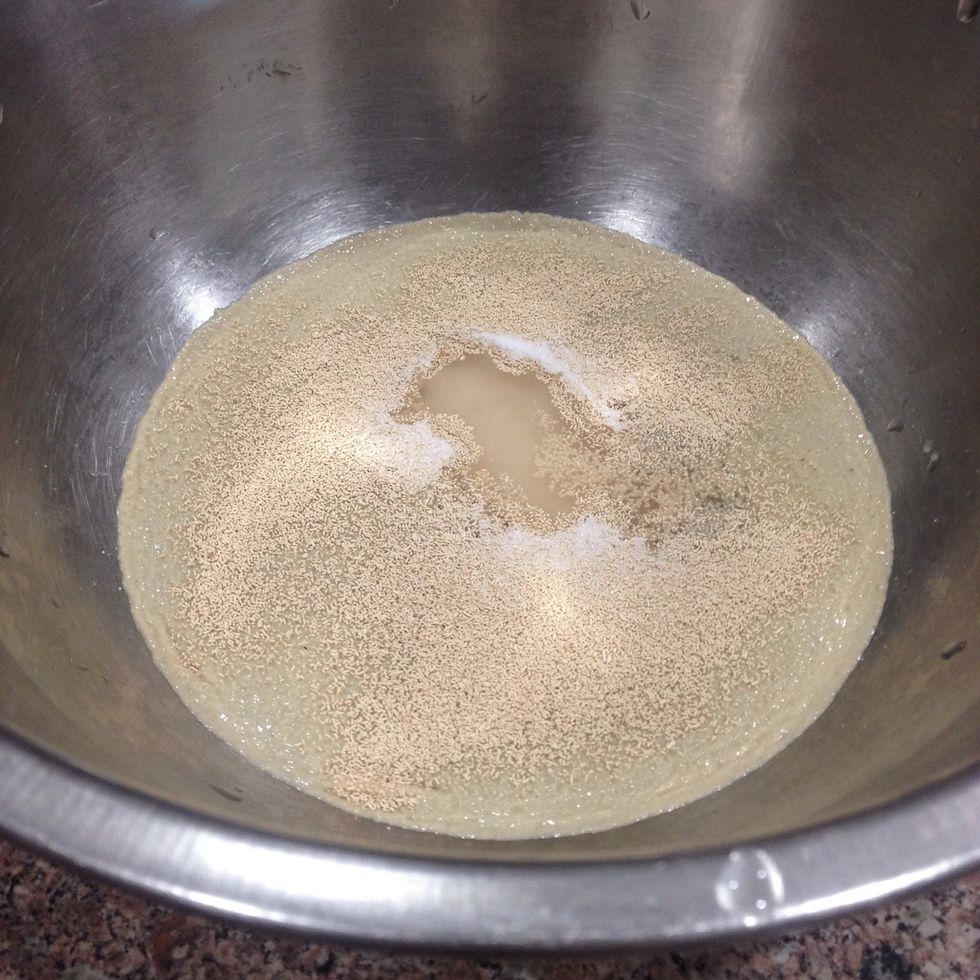 Mix yeast, 1/2 cum warm water, 1/2 cup of flour, sugar in a bowl.
