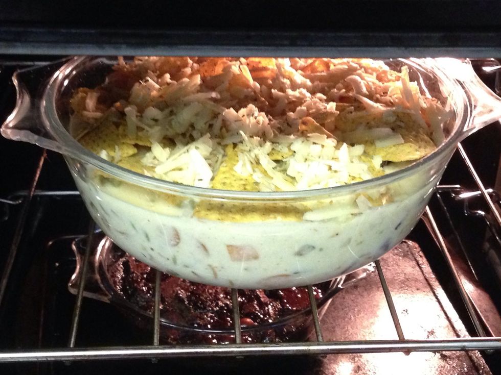 Mix your pasta, cheese sauce and veggies together and top with a layer of Doritos and cheese! Then in the oven it goes- 220degs for 15mins