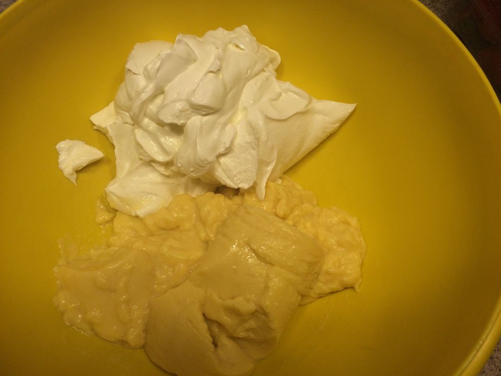 Mix your soup and sour cream into a bowl.