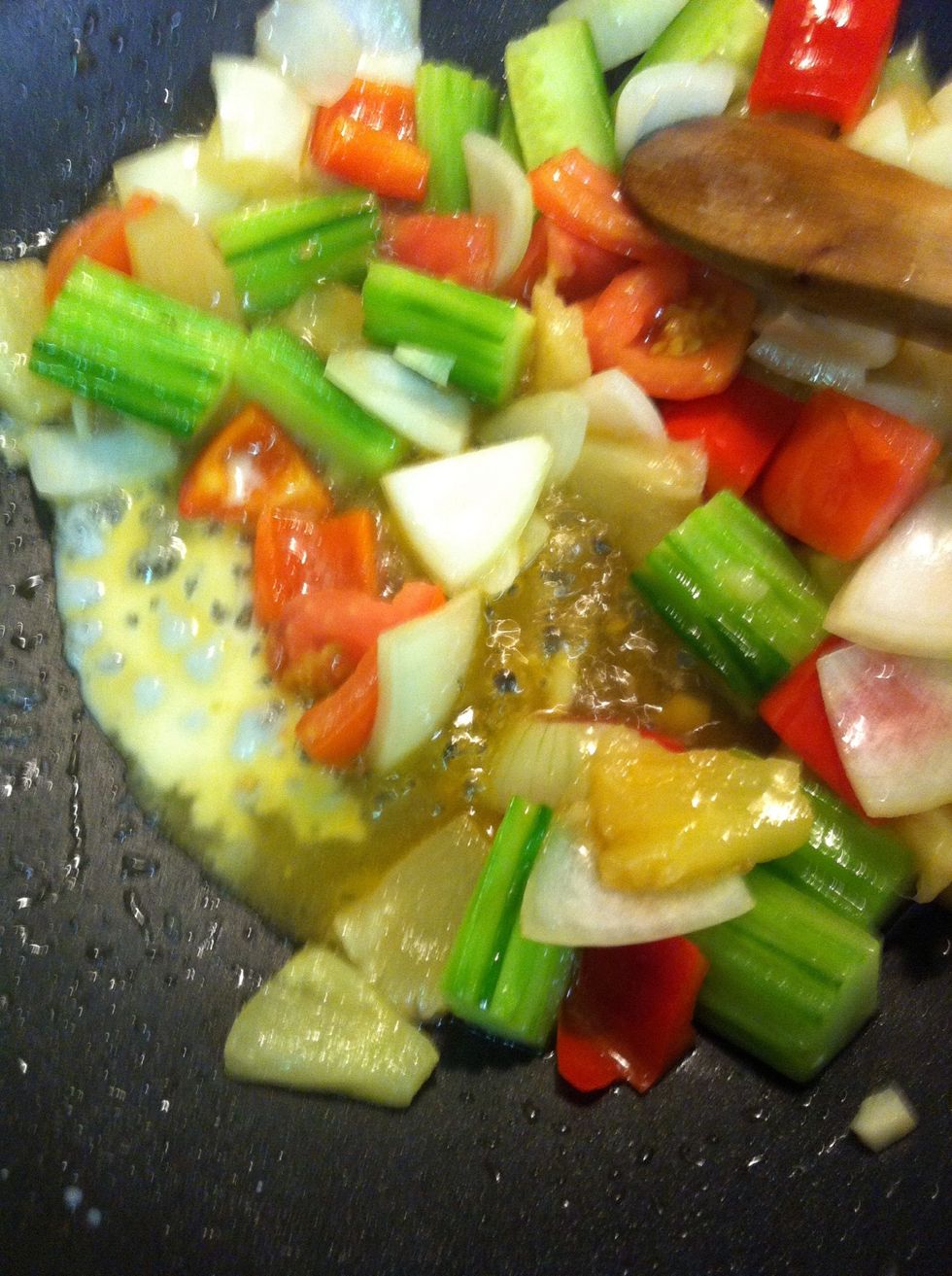 Mixed corn flour with water then put in the wok