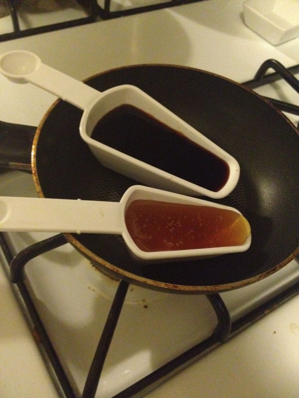 Mixed soya sauce and honey together, then add ginger cook for few minutes. Set aside.