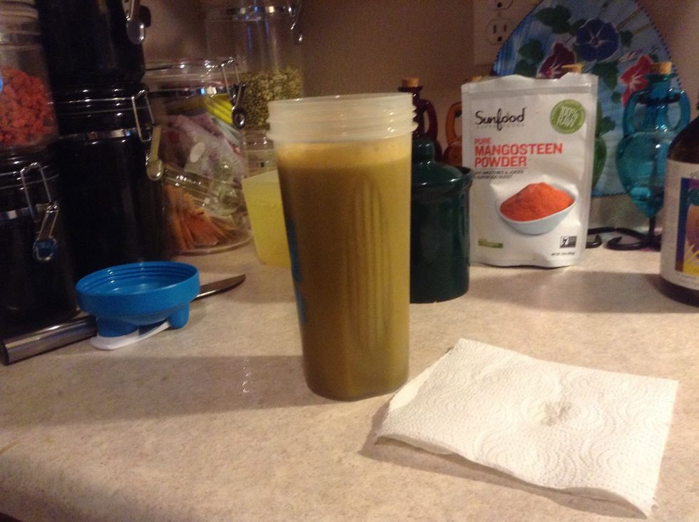 Mixes up nicely just pouring it into the cup. Makes an almost perfect fill.