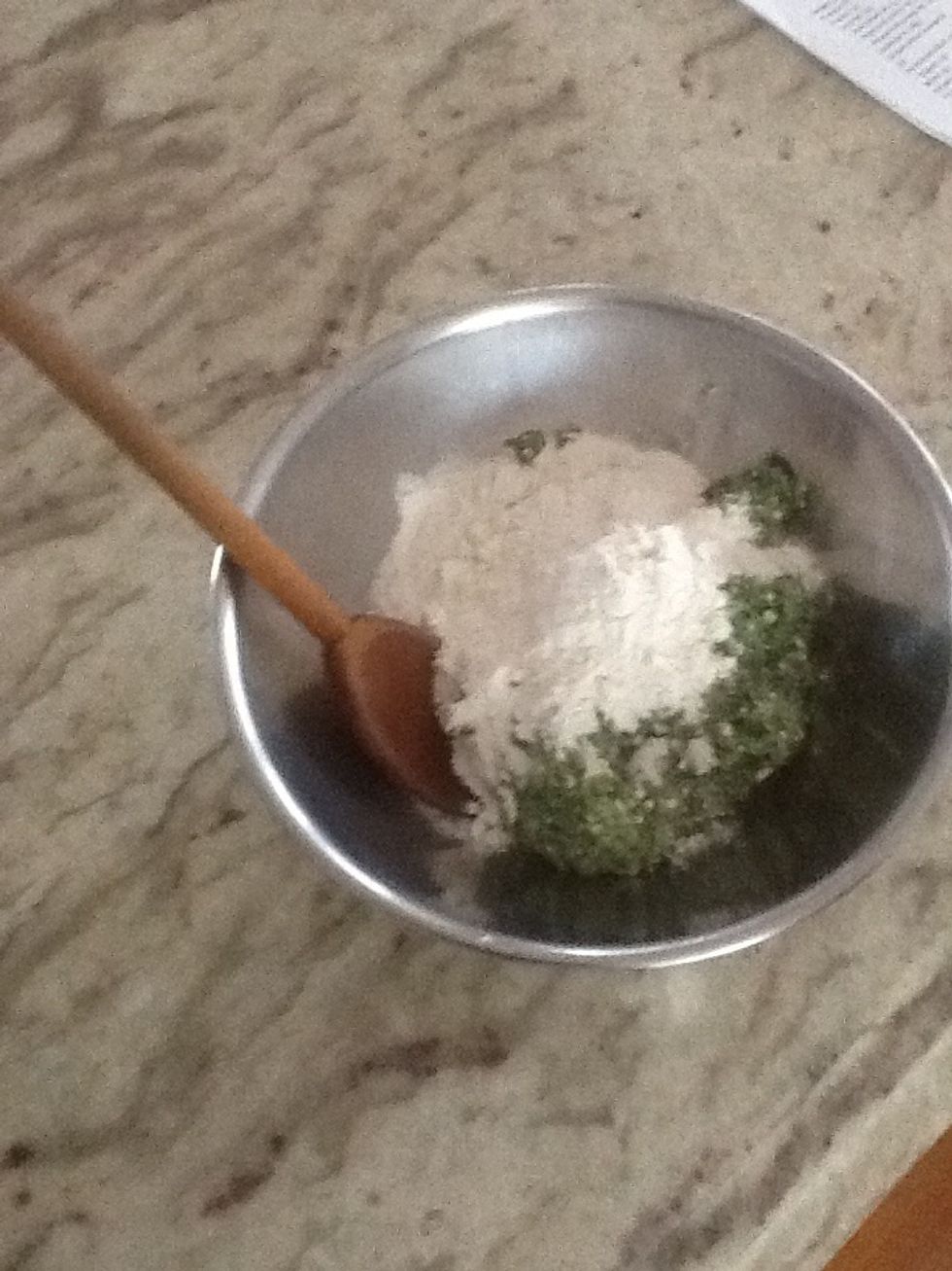 Mixing the flour and the spinach mixture together until just combined.