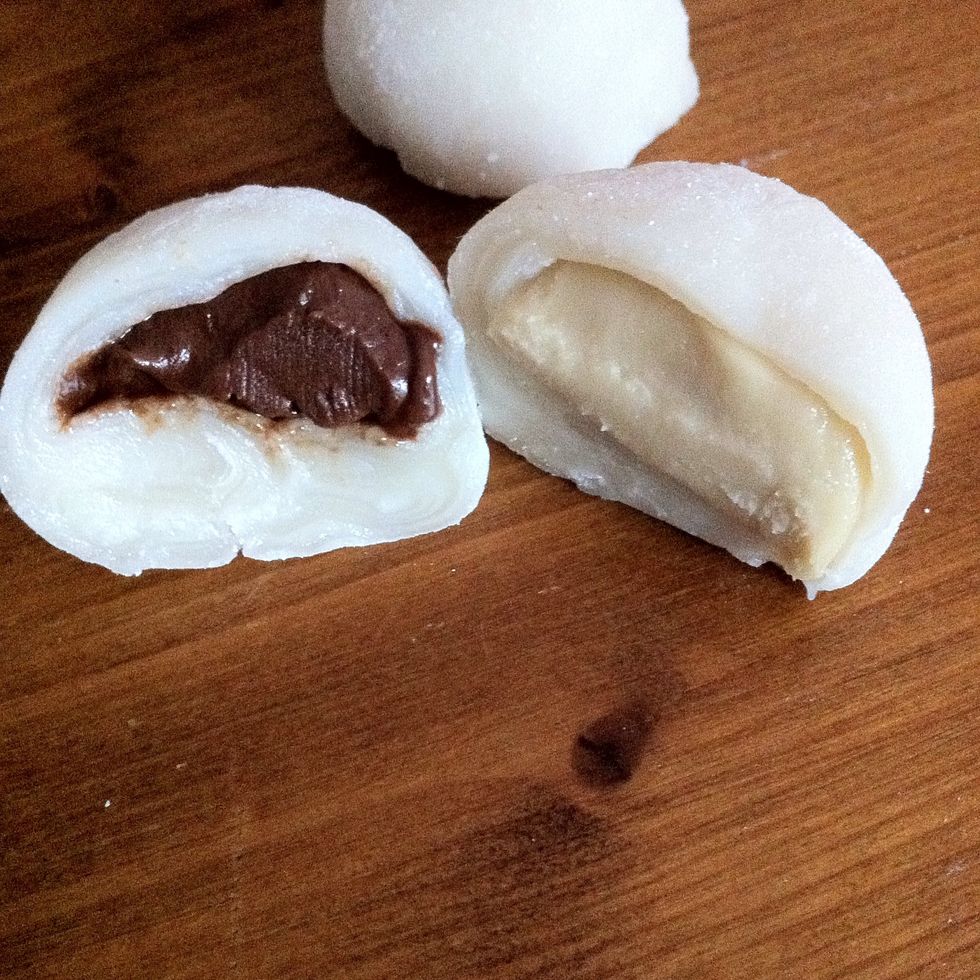 Mmm the slightly salty peanut butter nicely offsets the sweetness of the mochi which is delicious! Enjoy!! \ud83d\ude0b\ud83c\udf61