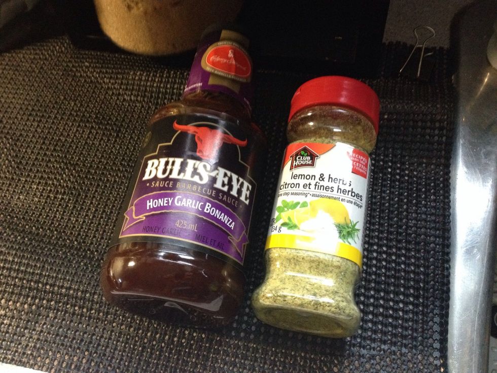 Mmmm classic bbq and Lemon Pepper! Pour on top as much as you like and toss to coat.