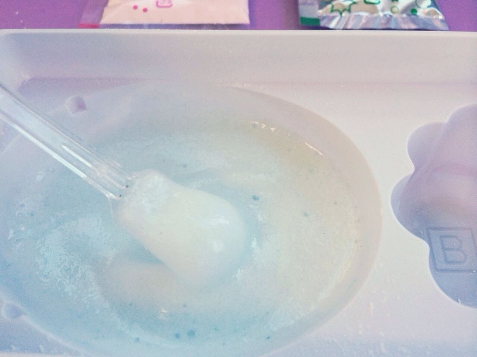 Mmmm!!! This is how your yummy Ramune flavor foam will look!!