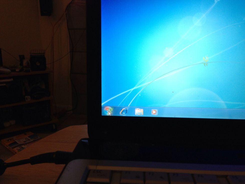 Move the mouse to the windows icon and left click.