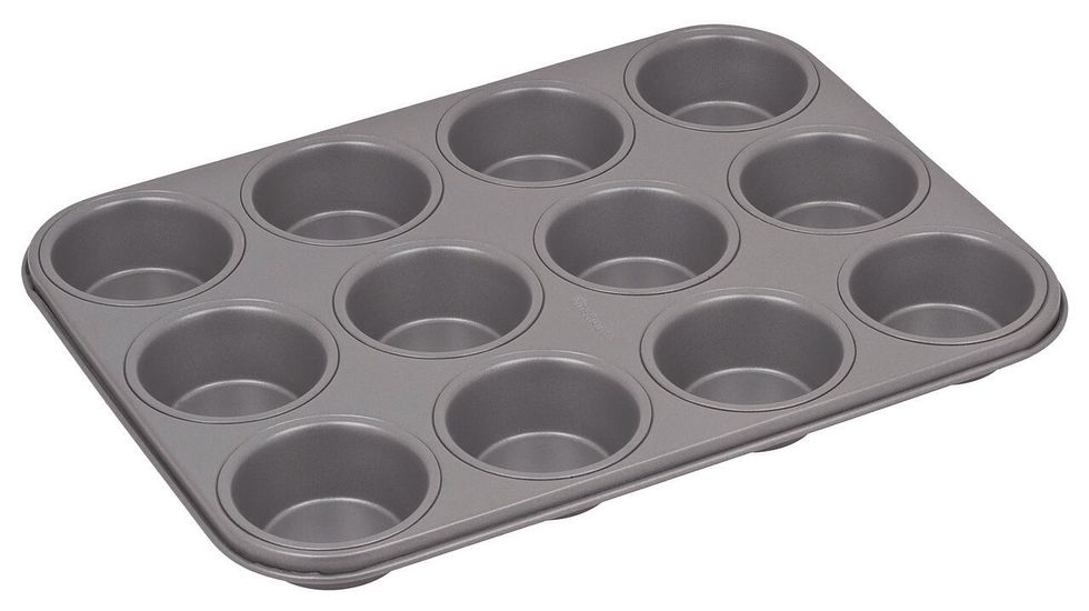 Muffin tin I can put muffins in a muffin tin I use a muffin tin to keep all of my muffins in one tray