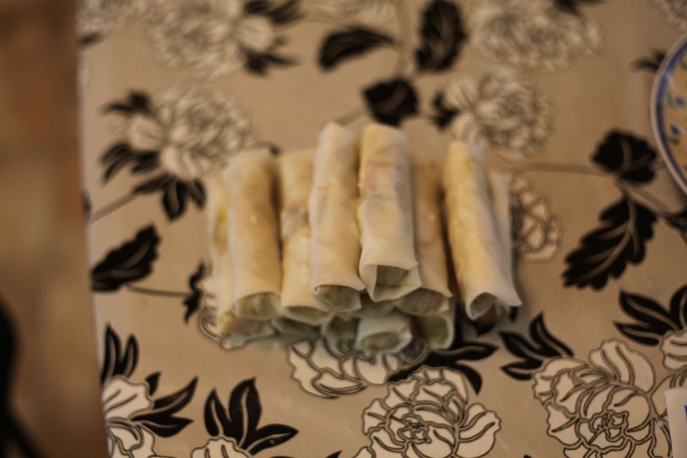 Mum made 15 in 6 minutes. and as I'm rolling my first one, I'm just having a few taste tests of the filling. So it was after 15 minutes I rolled 1. You do the math lol. Yay Me!!