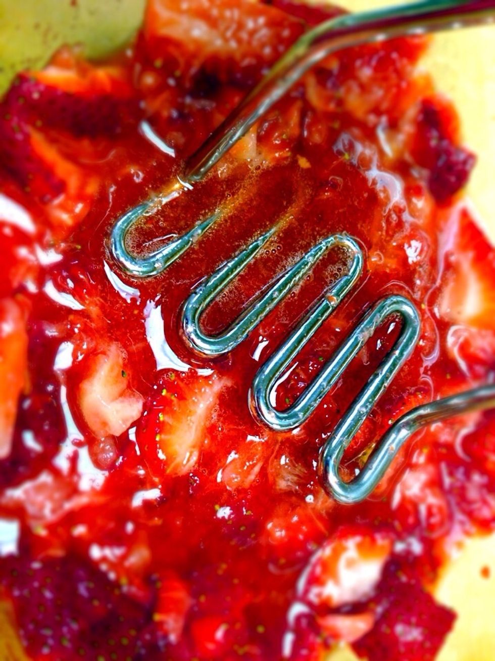 Mush them with agave nectar or honey (the beauty in this recipe is that you're in charge of the amount of sweetness you like to reach so add the sweetener of your choice slowly)