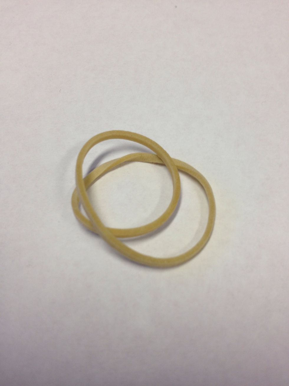 My assistant rubber band will demonstrate focus lock (yes, no expense has been spared).