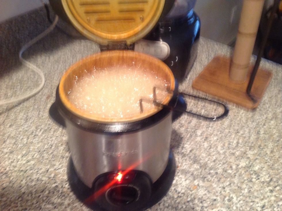 My Deep Fryer is cranked to the max.... Around 390 degrees!!  Fry Baby Fry!!!!! (Veggie oil is good enuff for these taters)
