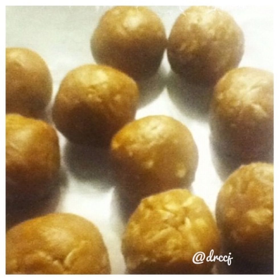 My first bites: Gluten-free Sunflower Seed Bites made with raw organic sunflower seed butter and raw sunflower seeds.