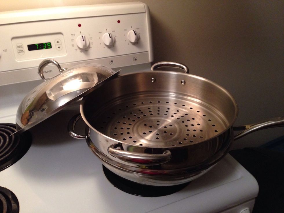 My mom-in-law Christina gave me the best present last Christmas. A big wok pan with a steaming part! She knows how I love to make my dumplings :)