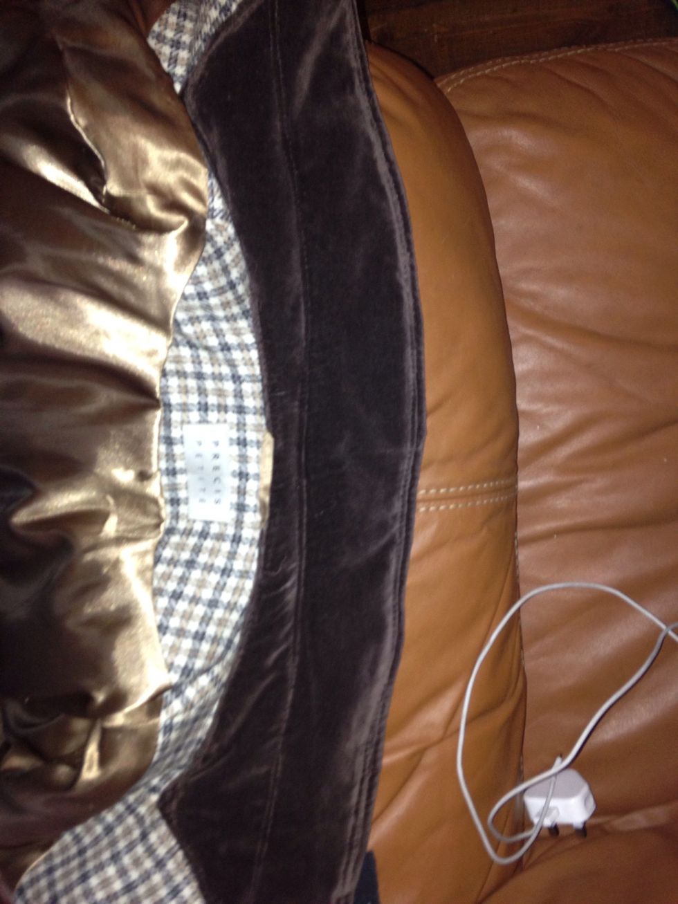 My new collar! ( sorry about the quality of the photo ) I've cover stitched all the way round and just below the fold line. These stitches go through the top fabric, the old collar and the suede .