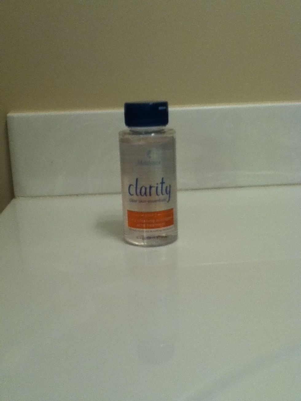 My second product is this other cleanser. This is not a foam cleanser. I apply a few drops to my face and I rub it in completely. When it dries, I rinse it off. \ud83d\ude09