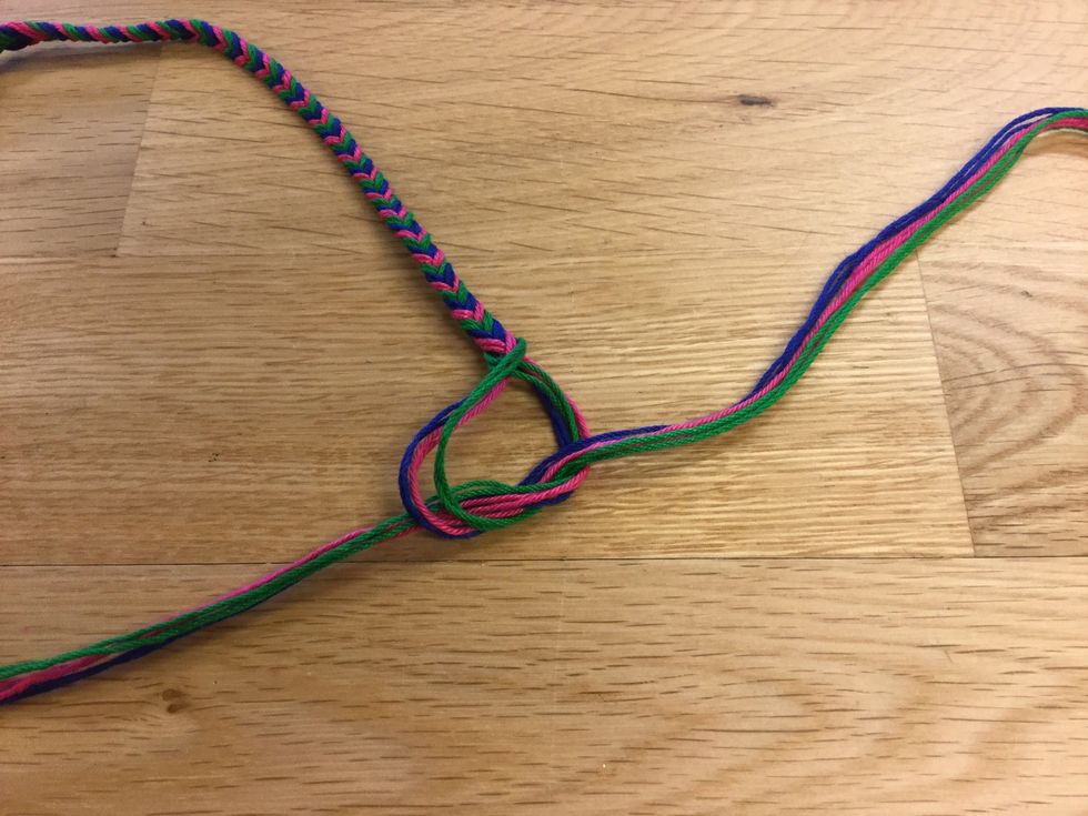 N\u00e4r den \u00e4r lagom l\u00e5ng knyter du en knut i \u00e4nden.