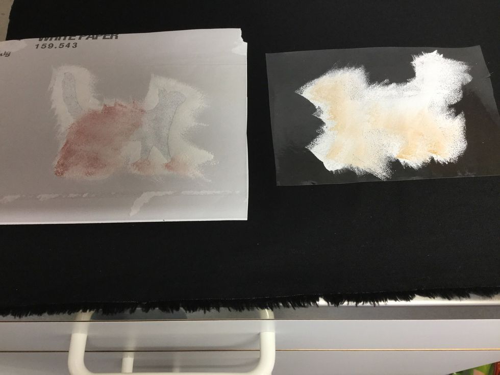 N\u00e4r du duttat klart kan du f\u00f6rsiktigt dra bort plasten eller pappret.