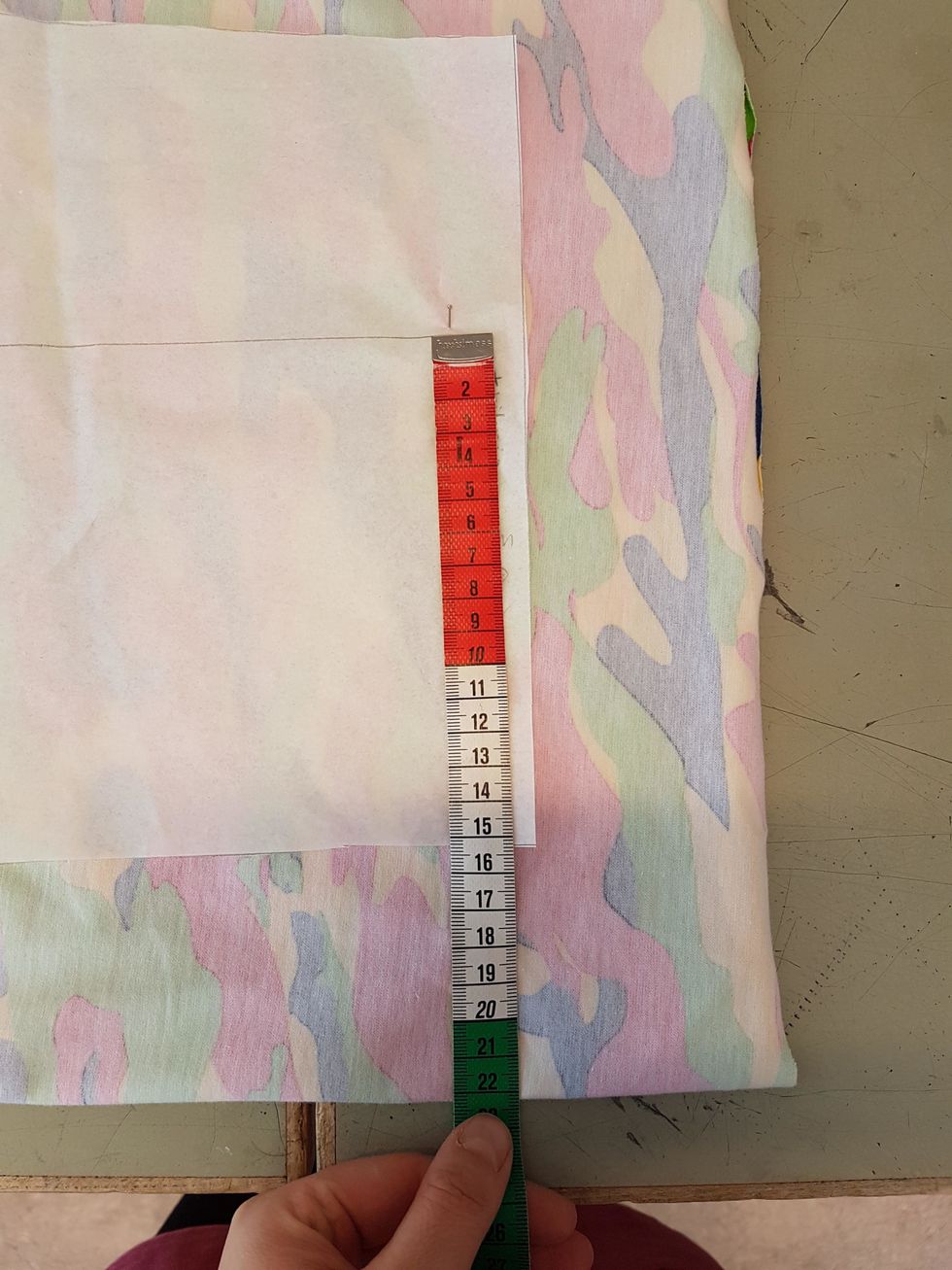 N\u00e4r du m\u00e4ter p\u00e5 samma s\u00e4tt fr\u00e5n andra sidan av pilen ska du f\u00e5r samma m\u00e5tt. Det spelar ingen roll vilket m\u00e5tt, bara det \u00e4r samma m\u00e5tt p\u00e5 b\u00e5da sidorna och m\u00f6nstret f\u00e5r plats.