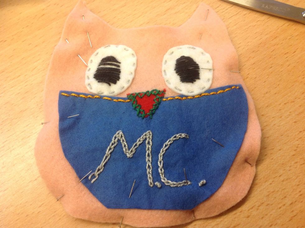 N\u00e4r du \u00e4r klar s\u00e5 n\u00e5la ihop framsidan och baksidan.