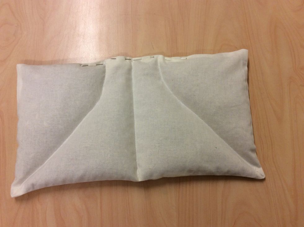 N\u00e5la f\u00f6r \u00f6ppningen n\u00e4r du har stoppat f\u00e4rdigt s\u00e5 att inte vetet trillar ut.