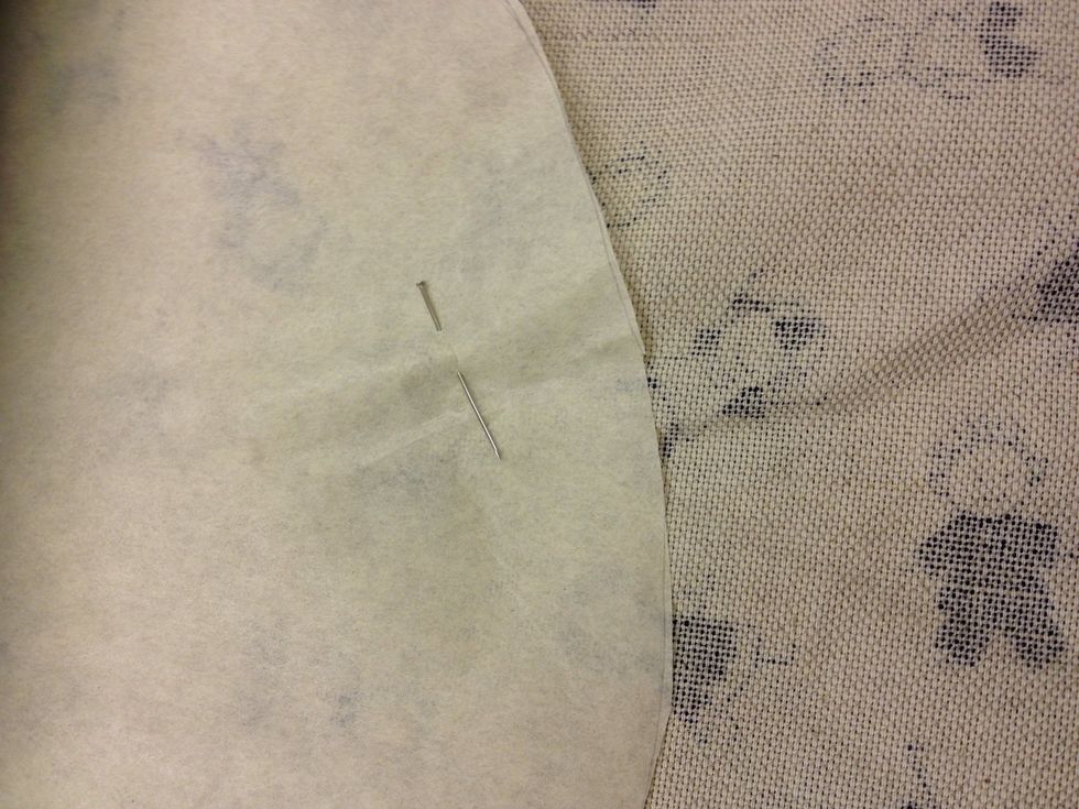 N\u00e5la fast m\u00f6nstret och rita av och klipp ut.